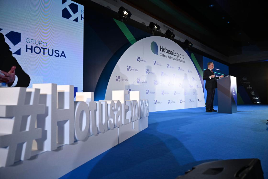 MADRID (ESPAÑA), 19/01/2026.- El presidente de Grupo Hotusa, Amancio López, inaugura el XII Foro de Innovación Turística Hotusa Explora este lunes en Madrid. EFE/ Fernando Villar
