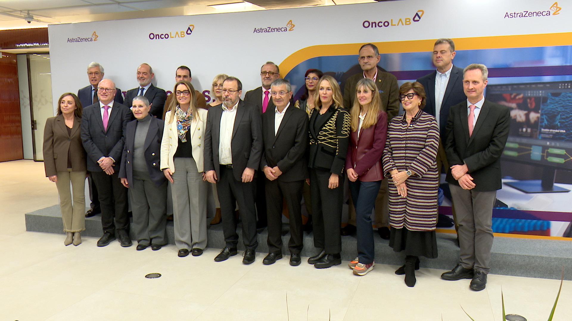 Foto de familia de la jornada 'Nuevas reglas, nuevos retos: El impacto del marco normativo en la oncología', de OncoLAB.