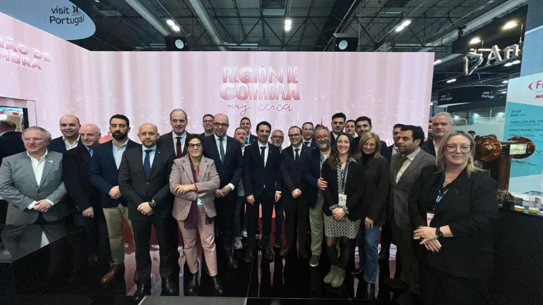 Madrid, 21 ene (EFE).- La región metropolitana de Coímbra y la ciudad barcelonesa de Castelldefels han anunciado este miércoles en Fitur que han suscrito un protocolo para unir sinergias en materia turística con el objetivo de crecer en este sector/Carlos García.