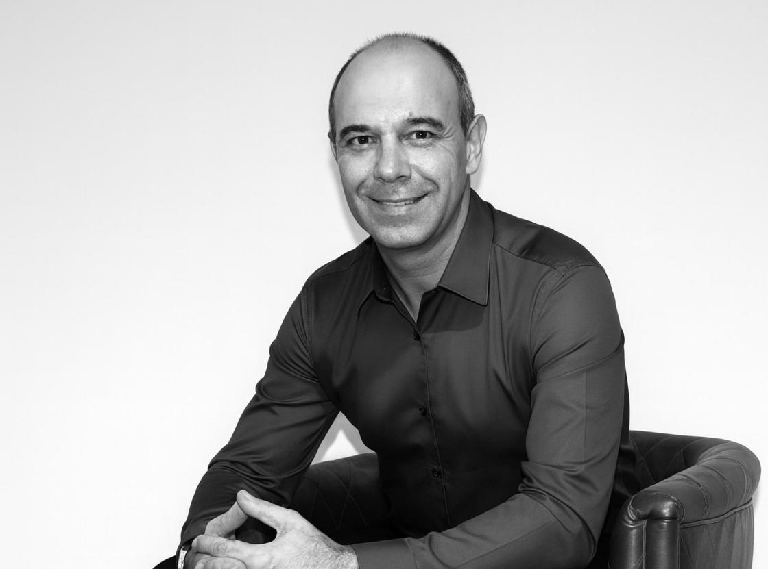 La mitra roja, una novela sobre la fe, la violencia y la dignidad en la España de la Guerra de la Independencia.