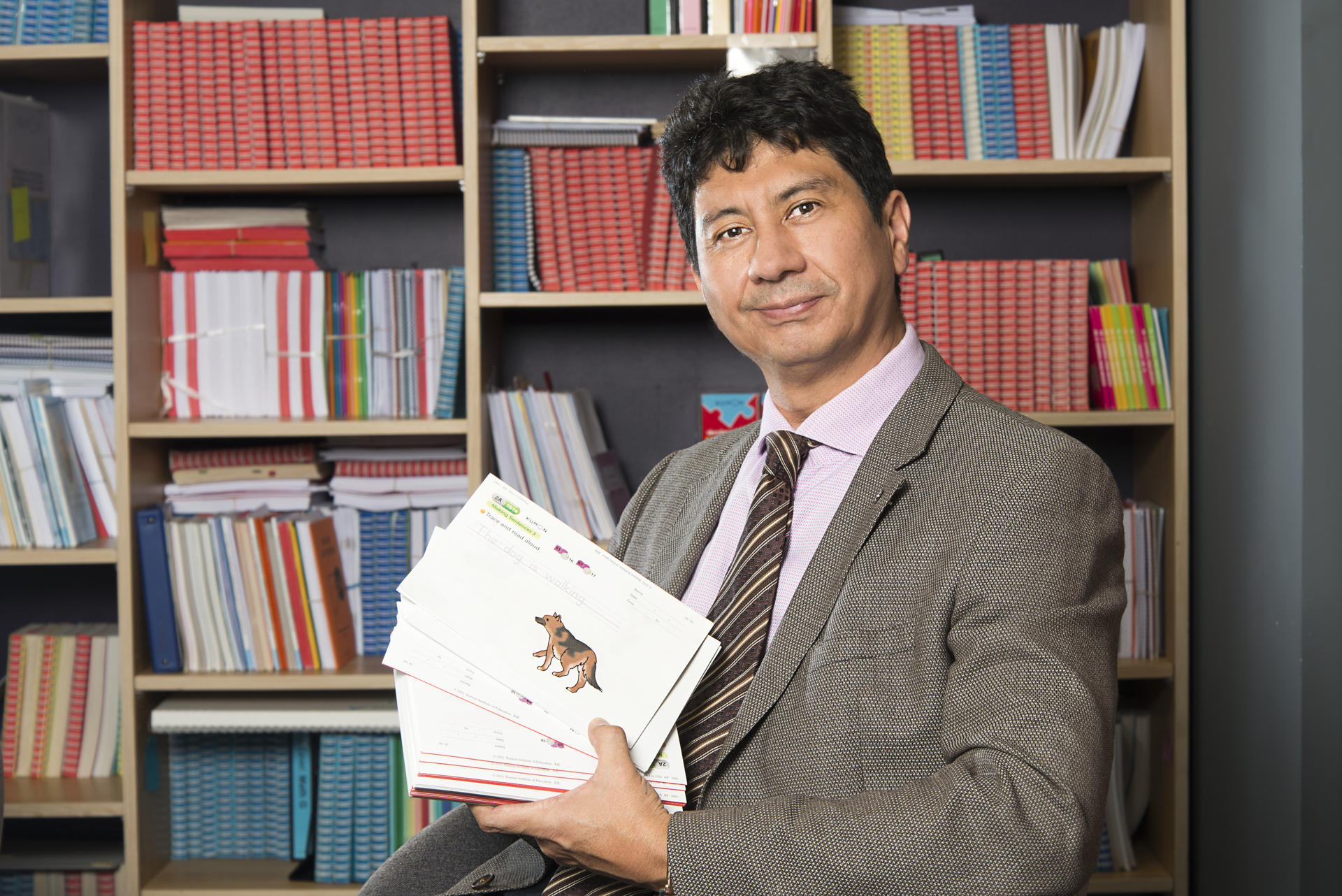 Contar con estudios de posgrado puede marcar una diferencia significativa en el ingreso económico de las personas. De acuerdo con organismos internacionales, quienes cursan una maestría o doctorado pueden percibir salarios hasta un 83 % mayores que aquellos que solo concluyeron la educación media superior, lo que refuerza la importancia de invertir en educación en América Latina. EFE/ Kumon / Lizeth Arauz /SOLO USO EDITORIAL NO VENTAS /SOLO DISPONIBLE PARA ILUSTRAR LA NOTICIA QUE ACOMPAÑA (CRÉDITO OBLIGATORIO)