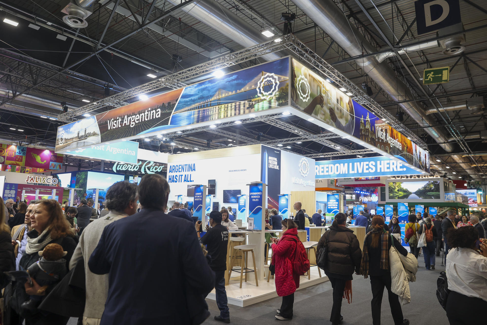 MADRID, 21/01/2026.- Vista del stand de Argentina en la Feria Internacional del Turismo de Madrid (Fitur) este miércoles. EFE/ Víctor Lerena