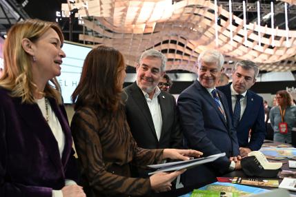 Clavijo muestra en Fitur su apuesta por el turismo sostenible en beneficio de los canarios