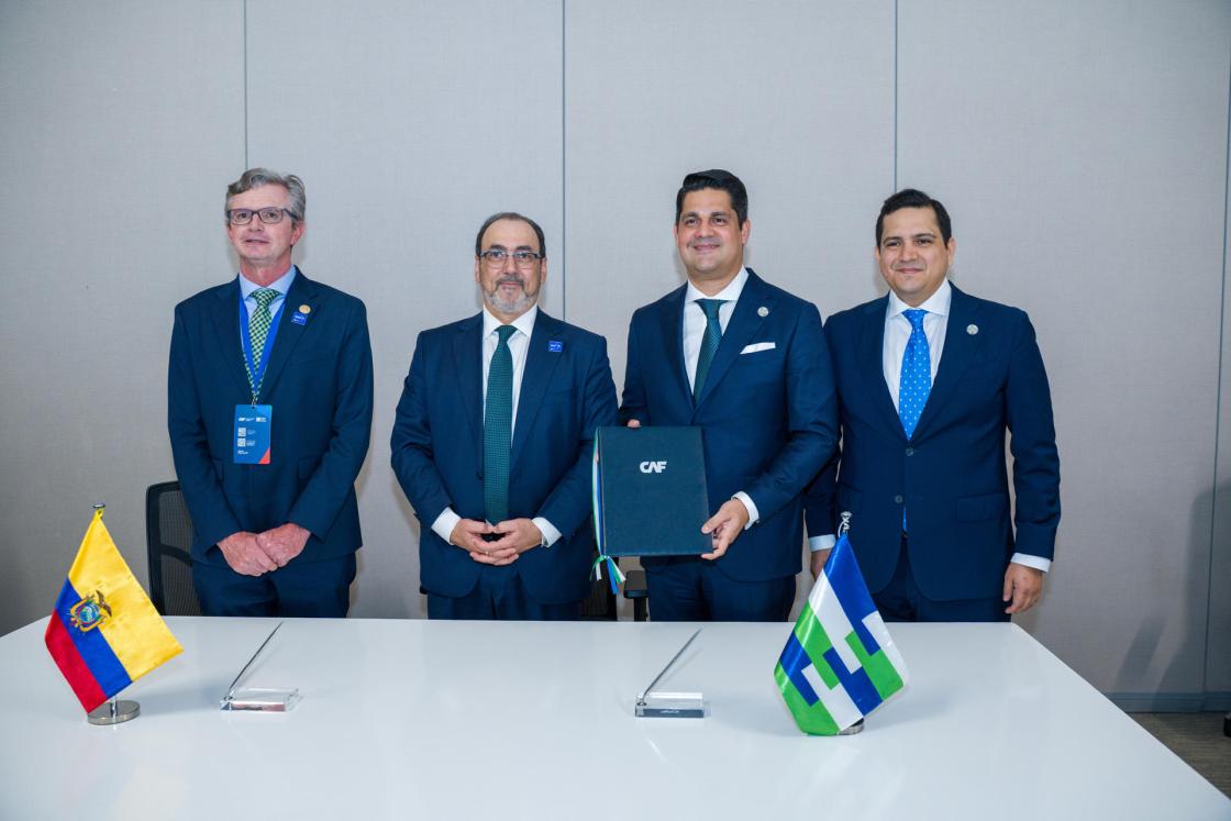 Handout photo provided by the Asociación de Exportadores de Banano del Ecuador (AEBE) showing, from left to right, Ecuador’s agriculture minister Juan Carlos Vega, Sergio Díaz-Granados, president of CAF, Jorge Encalada, president of AEBE, and José Antonio Hidalgo, AEBE’s executive director, on Wednesday in Panama City. EFE/ Asociación de Exportadores de Banano del Ecuador (AEBE) /EDITORIAL USE ONLY/NO SALES/AVAILABLE ONLY TO ILLUSTRATE THE ACCOMPANYING NEWS ITEM (MANDATORY CREDIT). 