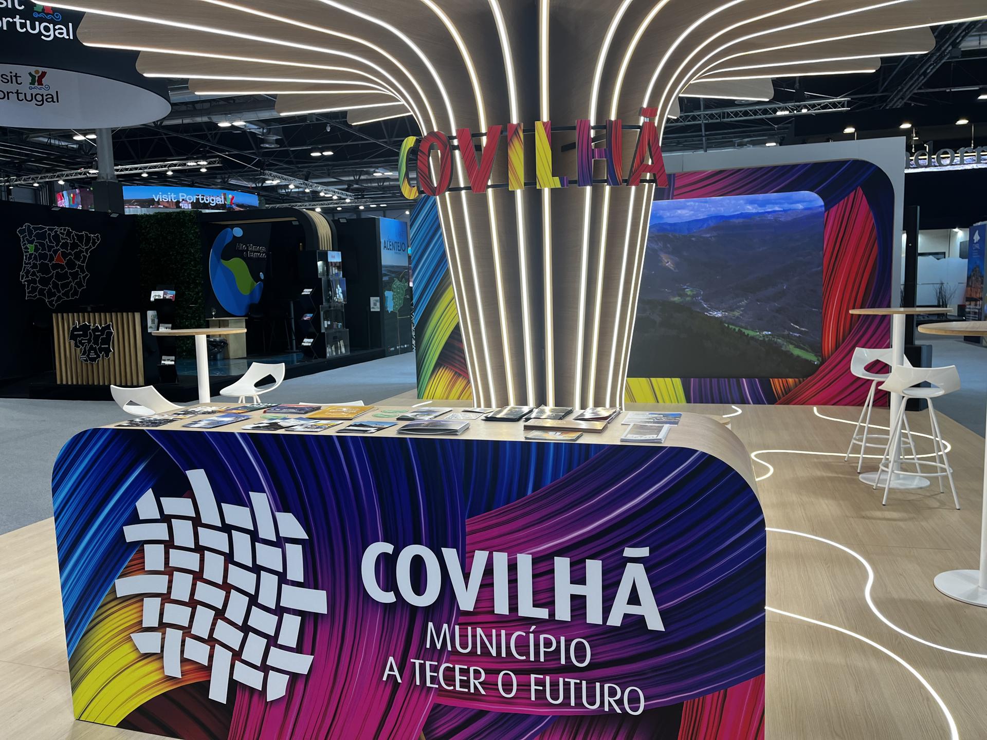 La ciudad lusa de Covilhã, en la región centro de las Beiras e Serra de Estrela, se promociona esta semana en Fitur como una localidad universitaria cosmopolita. EFE/Carlos García