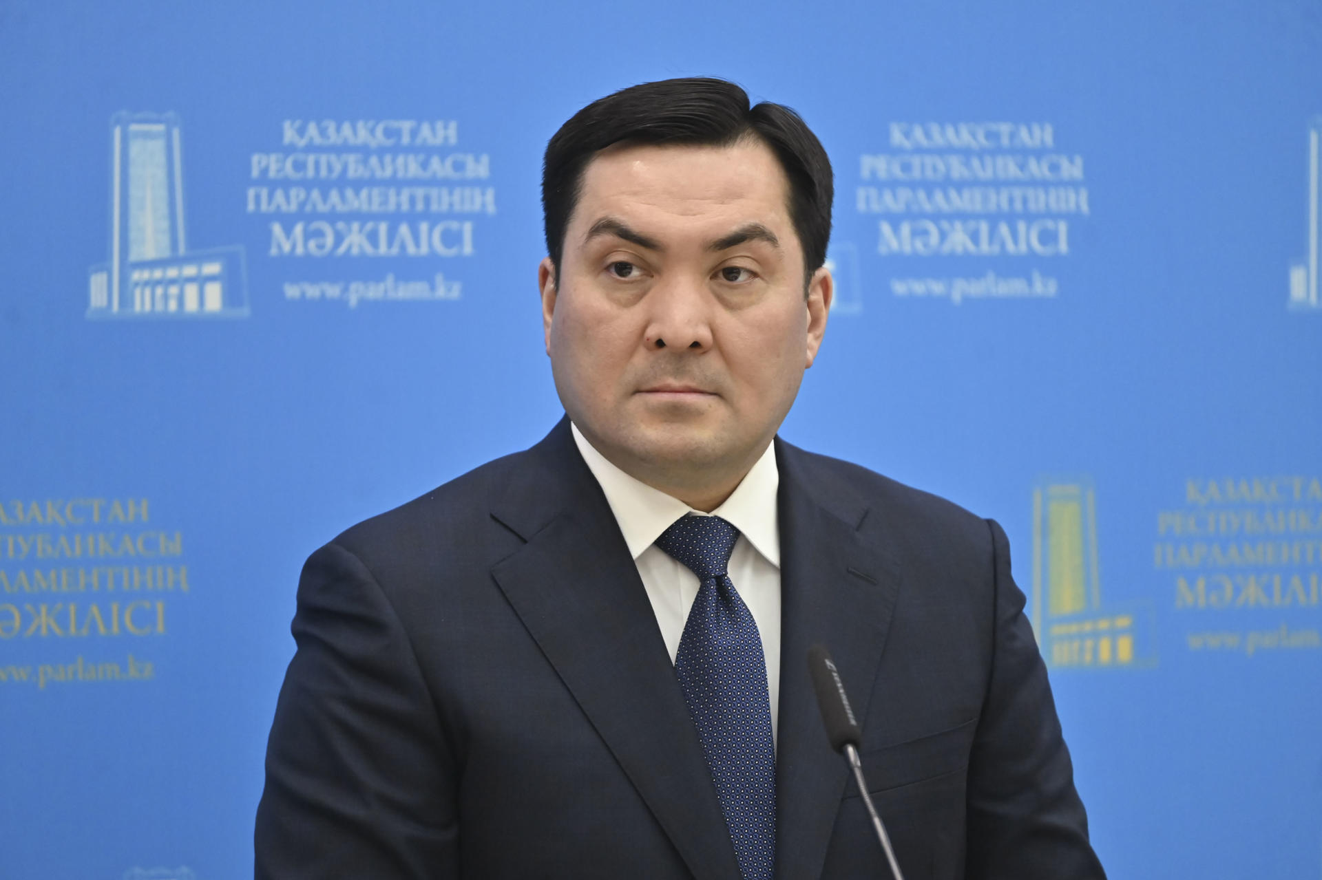Kazakh Energy Minister Yerlan Akkenzhenov talks to reporters on Wednesday, Jan 28, 2026. EFE/Kulpsh Konyrova