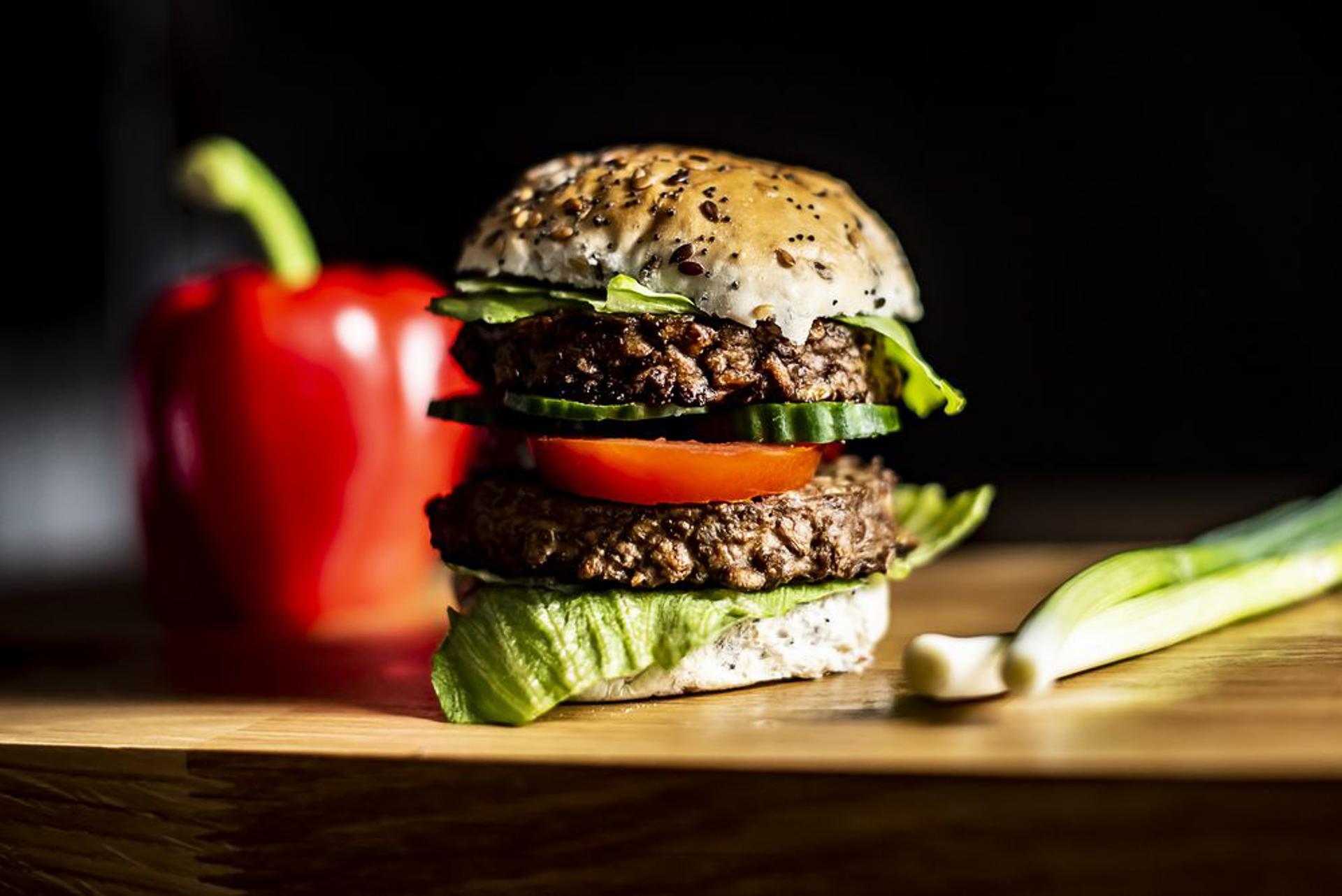 Pie de foto: Hamburguesa Doble Hawkins     Autor: Veganuary