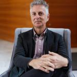 MÁLAGA (ESPAÑA), 02/01/2026.- El director de la Escuela Técnica Superior de Ingeniería Informática de la Universidad de Málaga y presidente de la Conferencia de Decanos y Directores de Ingeniería Informática, Manuel Enciso posa para una foto en el Rectorado de la Universidad de Málaga. EFE/Carlos Díaz