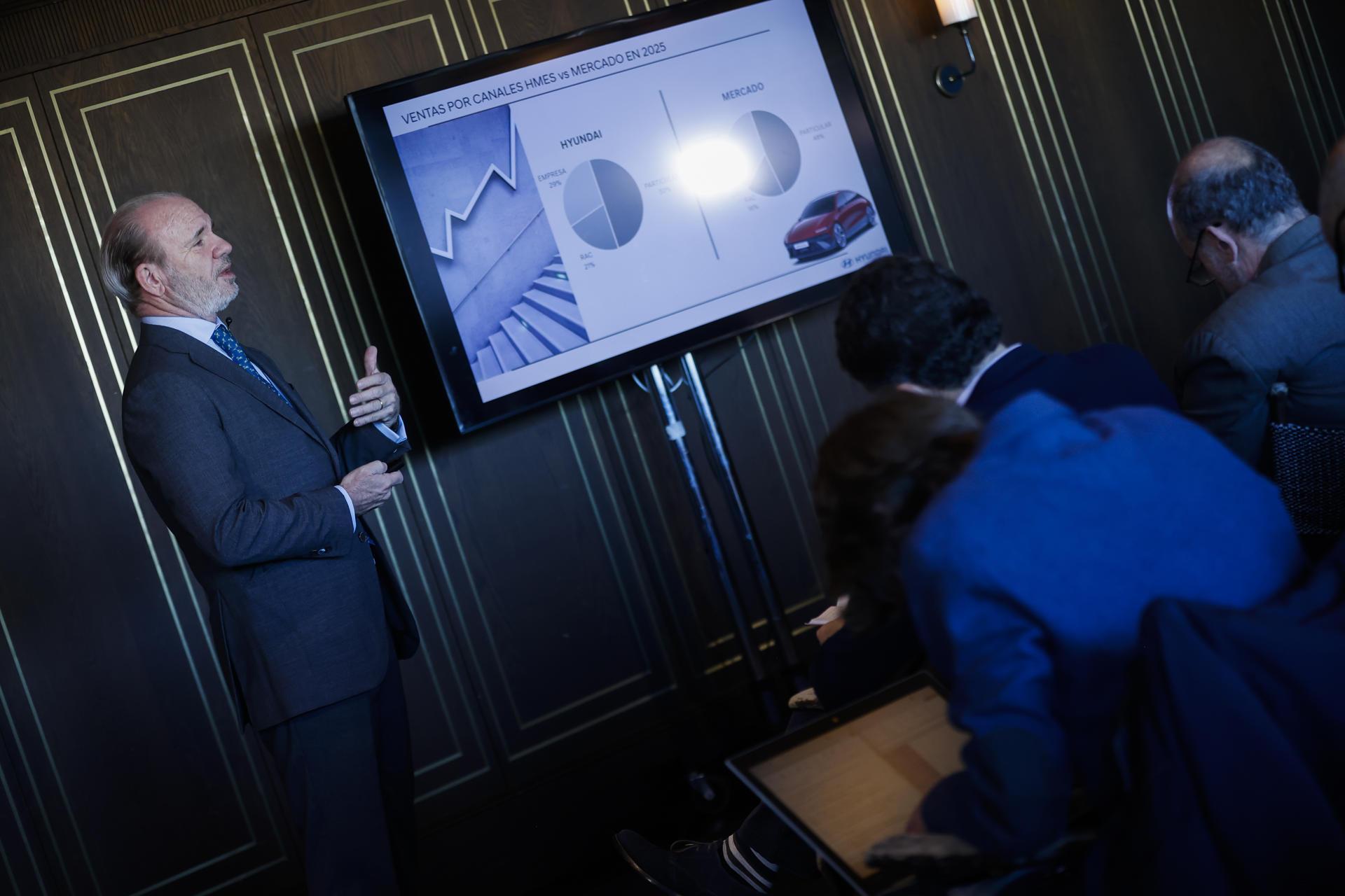 MADRID, 19/01/2026.- El presidente y CEO de Hyundai Motor España, Leopoldo Satrustegui, ofrece una rueda de prensa con la presentación de los resultados de la marca automovilística del 2025, este lunes en Madrid. EFE/ David Fernández