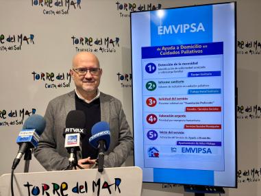 Vélez-Málaga lanza un programa pionero de ayuda a domicilio en cuidados paliativos