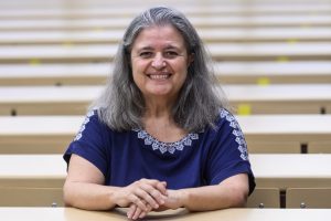 La directora del Instituto de Idiomas de la Universidad de Sevilla (US), Gloria Ruiz, posa para la Agencia EFE
