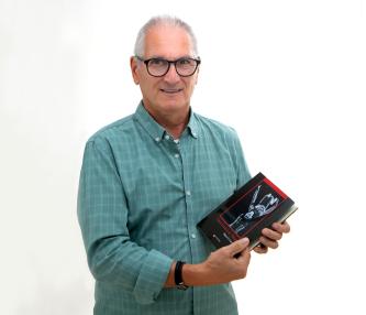 Miguel Ángel García: el acróbata que aprendió a escribir desde las alturas