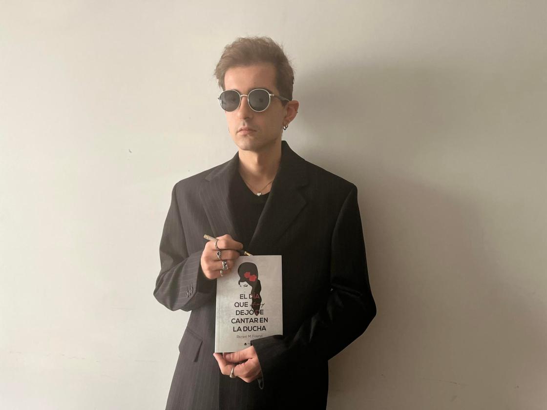 Cuando Amy dejó de cantar: poesía, duelo y rebelión emocional en el debut de Fermín Remírez.