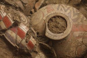 Fotografía donde se muestran piezas descubiertas en la zona arqueológica de El Caño, en el distrito de Natá (Panamá). EFE/ Ministerio de Cultura de Panamá / SOLO USO EDITORIAL/ NO VENTAS/ SOLO DISPONIBLE PARA ILUSTRAR LA NOTICIA QUE ACOMPAÑA (CRÉDITO OBLIGATORIO)
