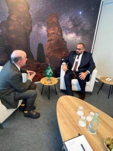 El ministro saudí de Economía y Planificación, Faisal F. Alibrahim, durante una entrevista con la Agencia EFE. EFE