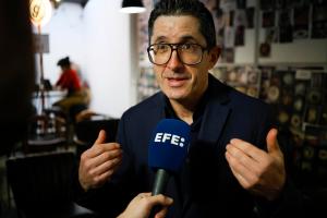 MADRID, 10/02/2026.- Joxe Mari Aizega, director general de Basque Culinary Center, participa este martes en la presentación del libro 'Fermentos: La gastronomía de los microorganismos y las enzimas'. EFE/ David Fernández