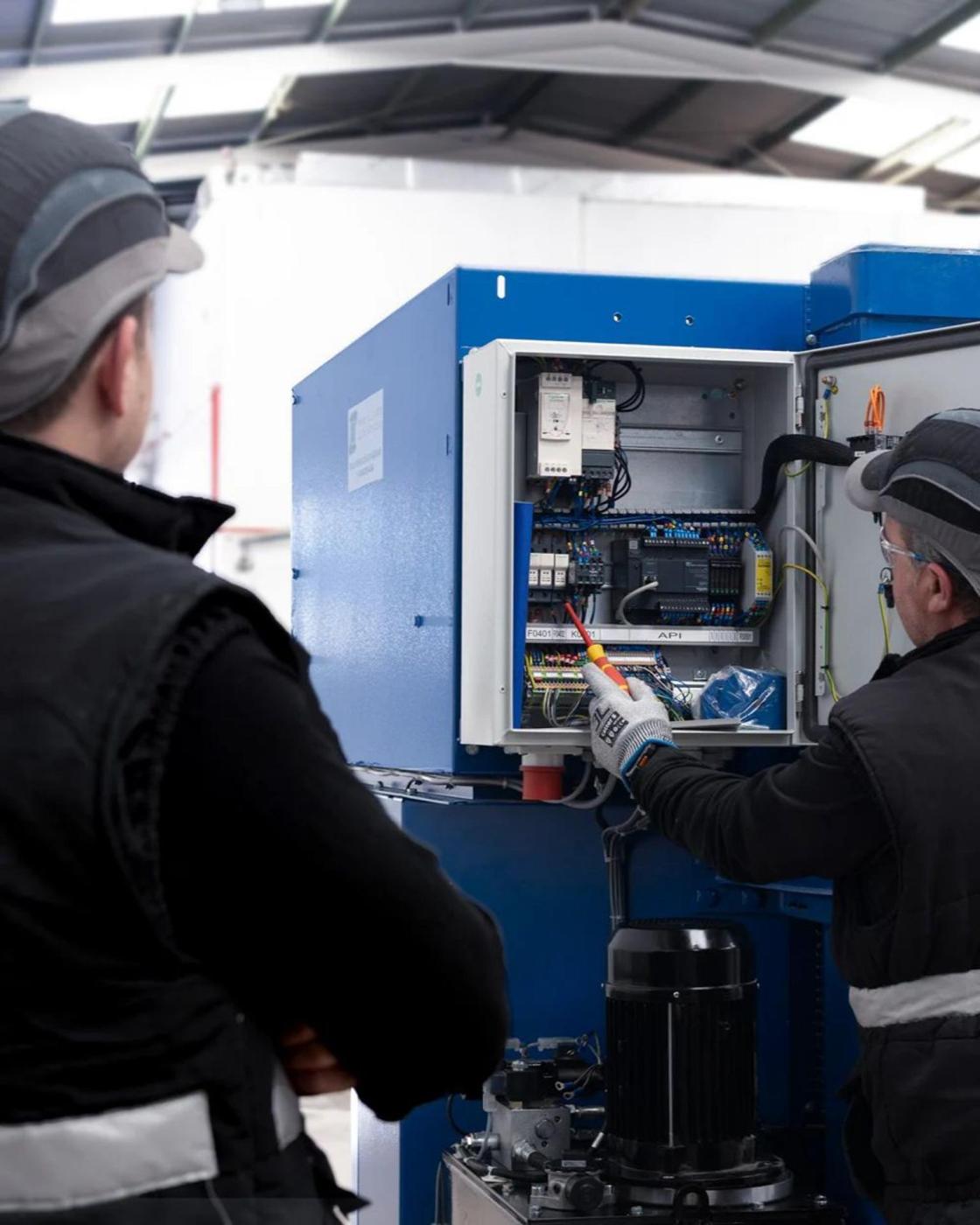 Pie de foto: Revisión periódicaAutor: Silvia Albert / Reciclajes Logísticos