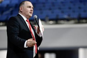 El gerente médico de la Caja Costarricense del Seguro Social (CCSS), Alexander Sánchez, habla durante el foro 'Del ebáis al futuro: Transformación de la Atención Primaria en Costa Rica' este martes, en San José (Costa Rica). EFE/ Jeffrey Arguedas