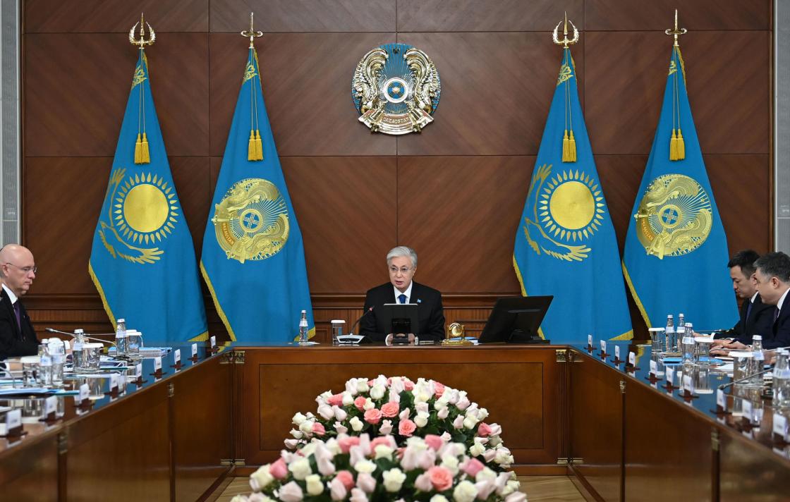 Astana (Kazajistán), 10/02/2026.- Foto facilitada por el Servicio de Prensa Akorda del presidente de la República de Kazajistán, Kassym-Jormart Tokayev, durante su discurso sobre los cambios en la Constitución. Kazajistán, el mayor país de Asia Central, confía en pasar este año de ser una república superpresidencialista a una con un Parlamento más influyente. EFE/EPA/SERVICIO DE PRENSA PRESIDENCIAL DE KAZAJISTÁN AKORDA/SOLO USO EDITORIAL/NO VENTAS/SOLO USO EDITORIAL/SOLO DISPONIBLE PARA ILUSTRAR LA NOTICIA QUE ACOMPAÑA (CRÉDITO OBLIGATORIO)