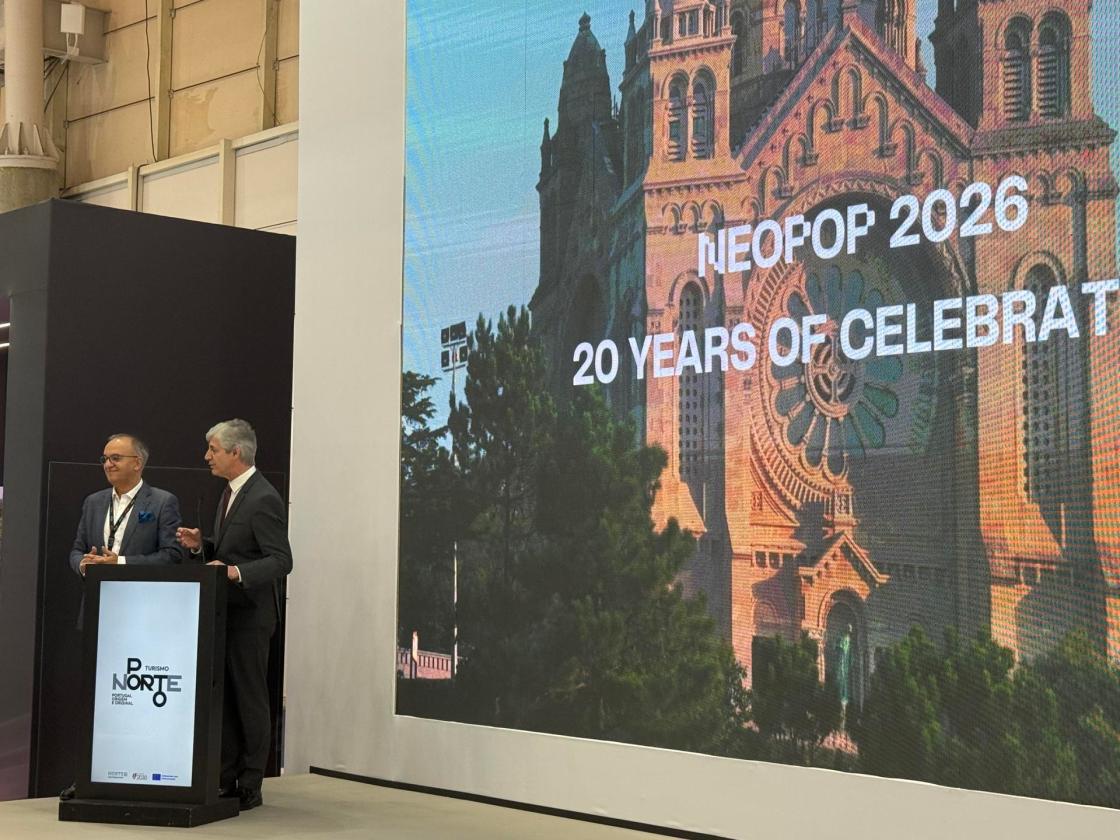 El alcalde de Viana do Castelo, Luís Nobre, junto con el presidente de Turismo Oporto-Norte de Portugal, Luís Pedro Martins, durante la presentación del 20º aniversario del festival de música electrónica NEOPOP en la ciudad del norte luso, durante la 'BTL-Better Tourism Lisbon Travel Market', la mayor feria del sector turístico del país. EFE/Susana Samhan.