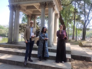 AME3640. CIUDAD DE MÉXICO (MÉXICO), 13/03/2026.- Fotografía del 7 de marzo de 2026 cedida por la Casa del Lago de la UNAM que muestra a la directora de Casa del Lago, Cinthya García Leyva, hablando junto a el director del Instituto Italiano de Cultura en Ciudad de México, Gianni Vinciguerra (i), y a la escultora italiana Camilla Alberti, durante un evento en Ciudad de México (México). Italia intensificó su estrategia cultural en América Latina con una ambiciosa agenda de más de 120 actividades en la región, consolidando su posición como referente artístico y literario. EFE/ Casa del Lago UNAM /SOLO USO EDITORIAL/ NO VENTAS/ SOLO DISPONIBLE PARA ILUSTRAR LA NOTICIA QUE ACOMPAÑA (CRÉDITO OBLIGATORIO)