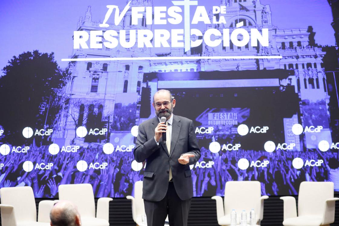Alfonso Bullón de Mendoza y Gómez, presidente de la Asociación Católica de Propagandistas, durante la presentación de la IV edición de la "Fiesta de la Resurrección" que se celebrará en la plaza de Cibeles de Madrid el próximo 11 de abril. EFE/David Fernández 