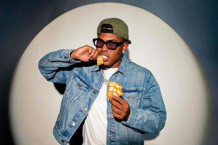 Myke Towers y Taco Bell unen fuerzas con salsas y gafas exclusivas