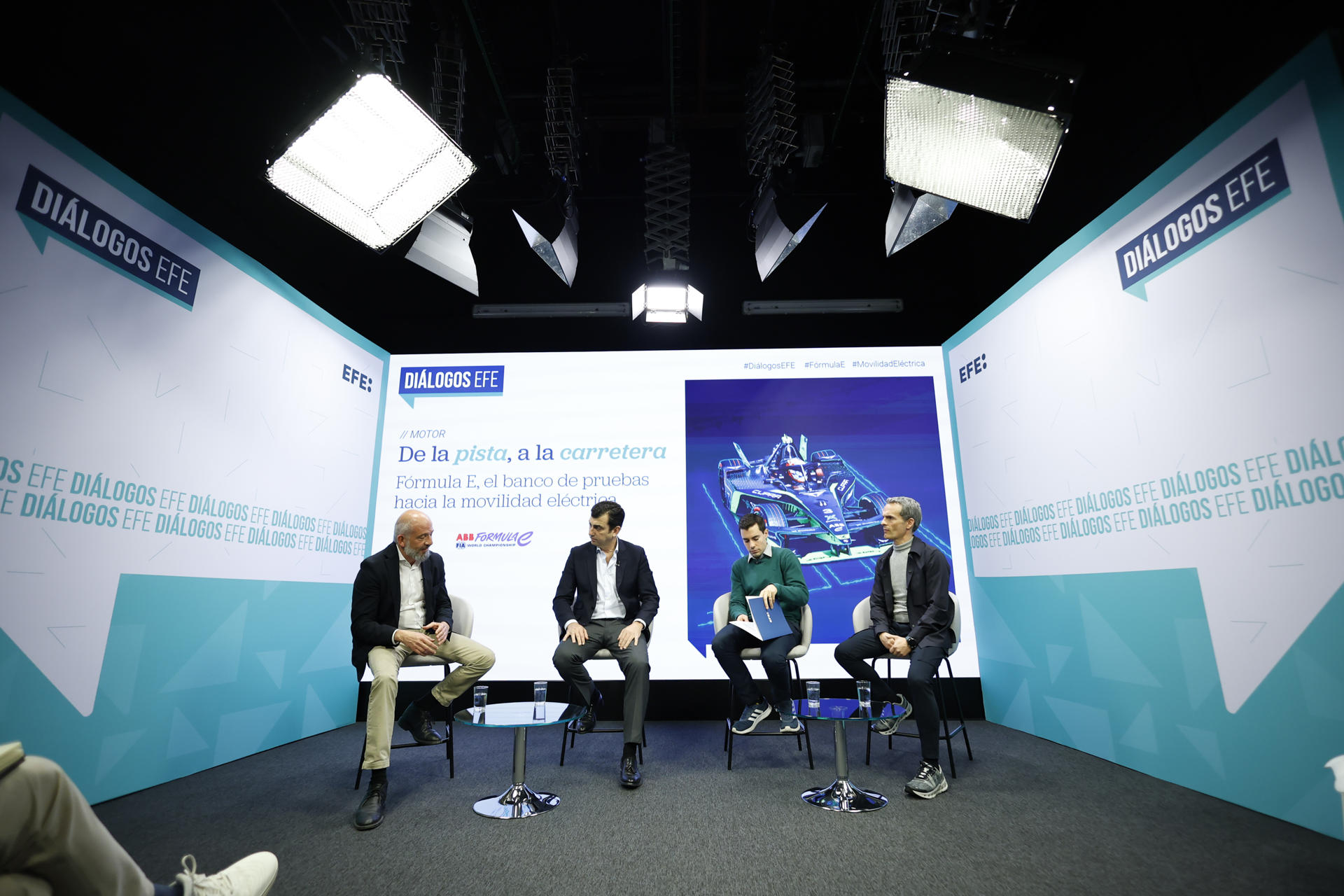 MADRID, 12/03/2026.- (De izq a der) El director del Circuito Jarama RACE de Madrid, Ignacio Fernández; el cofundador y director general de Formula E, Alberto Longo; el moderador Oscar Maya, y el director de CUPRA Racing Xavi Serra, durante su participación en el foro Diálogos EFE 'Movilidad sostenible y Fórmula E' en la sede de la agencia de noticias en Madrid. EFE/ David Fernández