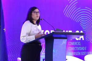 La ministra de Economía de El Salvador, María Luisa Hayem, habla durante el Foro Unión Europea (UE)- Centroamérica (CA) 2026 este viernes, en Ciudad de Panamá (Panamá). EFE/ Carlos Lemos