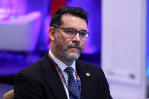 Fotografía que muestra al director ejecutivo de la Secretaría de Integración Económica de Centroamérica (SIECA), Mario Salazar, hablando durante una entrevista con EFE. EFE/ Carlos Lemos