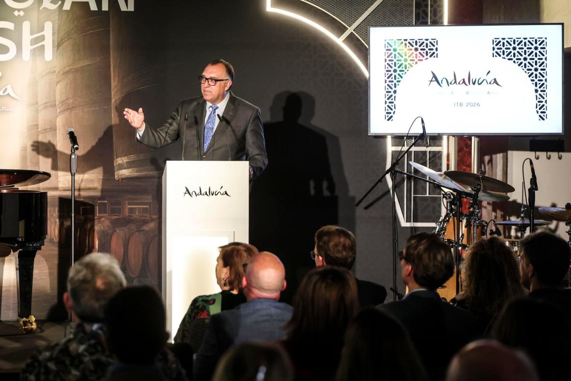 El consejero de Turismo y Andalucia Exterior, Arturo Bernal, durante un evento de promoción de Andalucia celebrado este miércoles en Berlín. EFE/FILIP SINGER. 