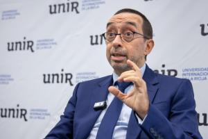 LOGROÑO, 18/03/2026.- El director del Instituto de Investigación UNIR ITED y coordinador de ASSAI, Daniel Burgos en la Universidad Internacional de La Rioja (UNIR) que este miércoles ha acogido la primera de las reuniones del proyecto denominado ASSAI (siglas en ingles de 'Evaluación impulsada por IA en la educación: configuración de políticas para una implementación responsable y ética'). El proyecto europeo, en el que participan ocho socios de cinco países, definirá un código ético que regule la aplicación de la inteligencia artificial (IA) generativa en la educación superior y en el desarrollo de políticas públicas y marcos regulatorios en la administración. EFE/ Raquel Manzanares