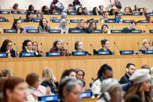 Mujeres asisten al evento 'Rompiendo sesgos, construyendo igualdad' de la Fundación Microfinanzas BBVA (FMBBVA) y Naciones Unidas este viernes, en Nueva York (Estados Unidos). EFE/ Mariana Orbán