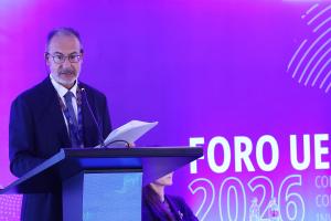 El jefe regional de cooperación de la Unión Europea para Centroamérica, Costa Rica y Panamá, Matteo Bantí, habla durante el Foro Unión Europea - Centroamérica este jueves, en Ciudad de Panamá (Panamá). EFE/Carlos Lemos