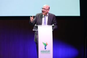 El presidente del Banco Interamericano de Desarrollo (BID), Ilan Goldfajn, habla durante la primera sesión plenaria de las reuniones anuales del BID este viernes, en Luque (Paraguay). EFE/ Juan Pablo Pino