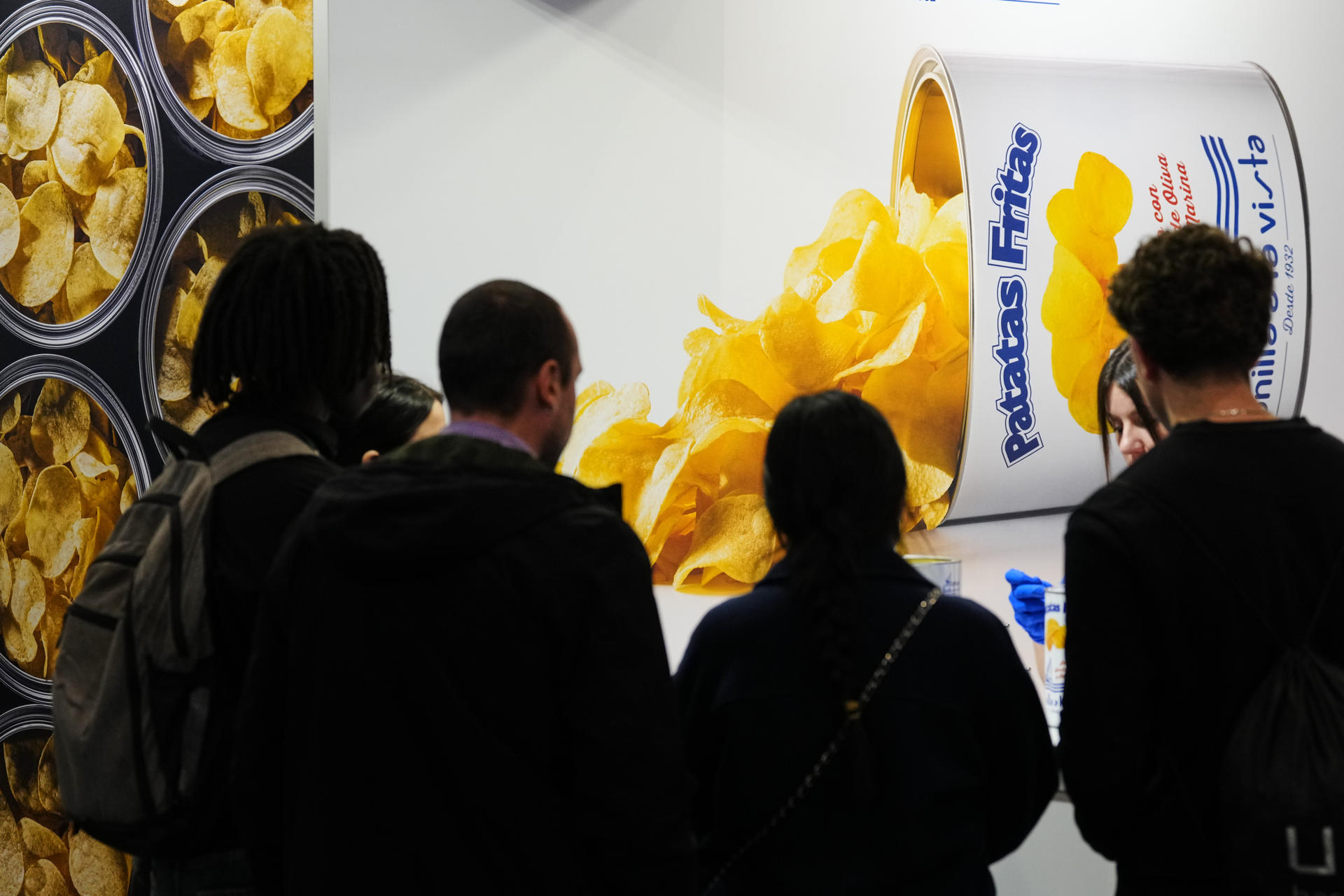 La 50ª edición de la feria Alimentaria atrae a cerca de 110.000 visitantes y 1.200 empresas expositores internacionales del sector agroalimentario. EFE/Quique García