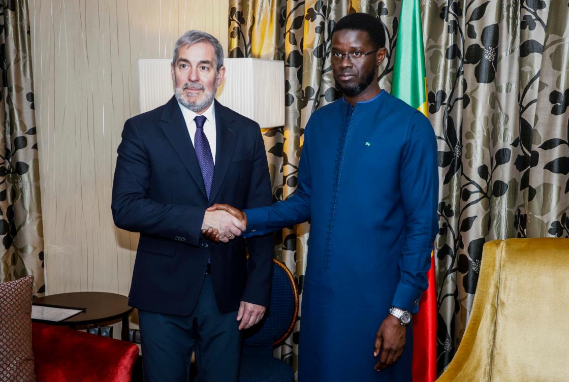 MADRID, 25/03/2026.- El presidente de Canarias, Fernando Clavijo (i), mantiene una reunión de trabajo con el presidente de Senegal, Bassirou Diomaye Diakhar Faye (d), este miércoles en un céntrico hotel de Madrid. EFE/David Fernández