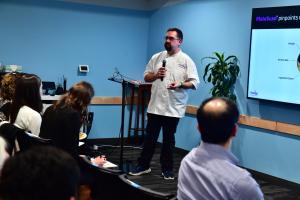 BOSTON, 13/03/2026.- La ‘startup’ tecnológica FooQai, que desarrolla herramientas de inteligencia artificial para mejorar la consistencia de los platos y reducir el desperdicio alimentario en restaurantes, ganó este jueves en Boston la quinta edición de GOe On The Road, una competición internacional de emprendimiento en tecnología alimenticia de impronta vasca. La empresa ganadora, representada en el evento por Rich Spada (imagen). EFE/Derek Kouyoumjian