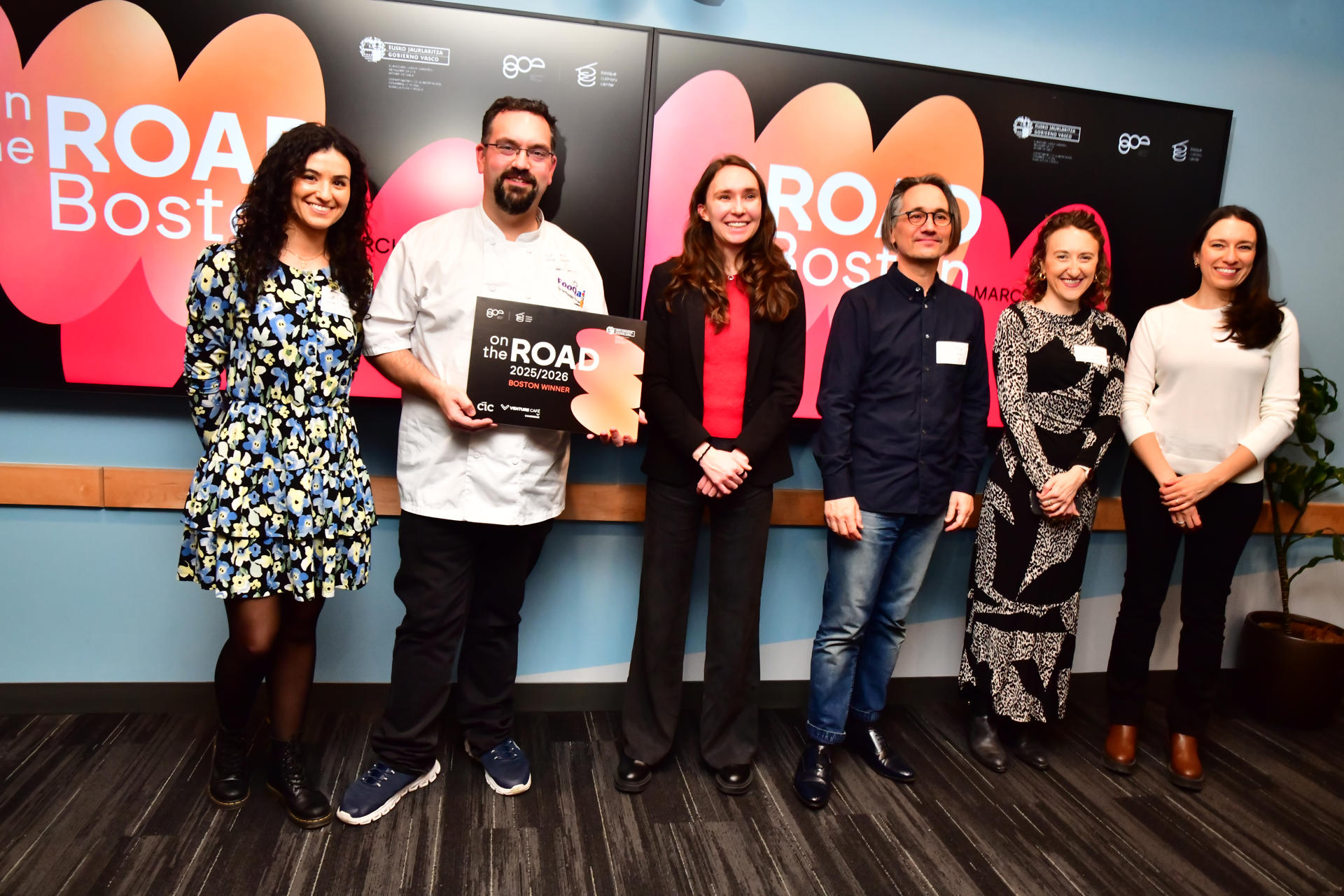 BOSTON, 13/03/2026.- La ‘startup’ tecnológica FooQai, que desarrolla herramientas de inteligencia artificial para mejorar la consistencia de los platos y reducir el desperdicio alimentario en restaurantes, ganó este jueves en Boston la quinta edición de GOe On The Road, una competición internacional de emprendimiento en tecnología alimenticia de impronta vasca. EFE/Derek Kouyoumjian