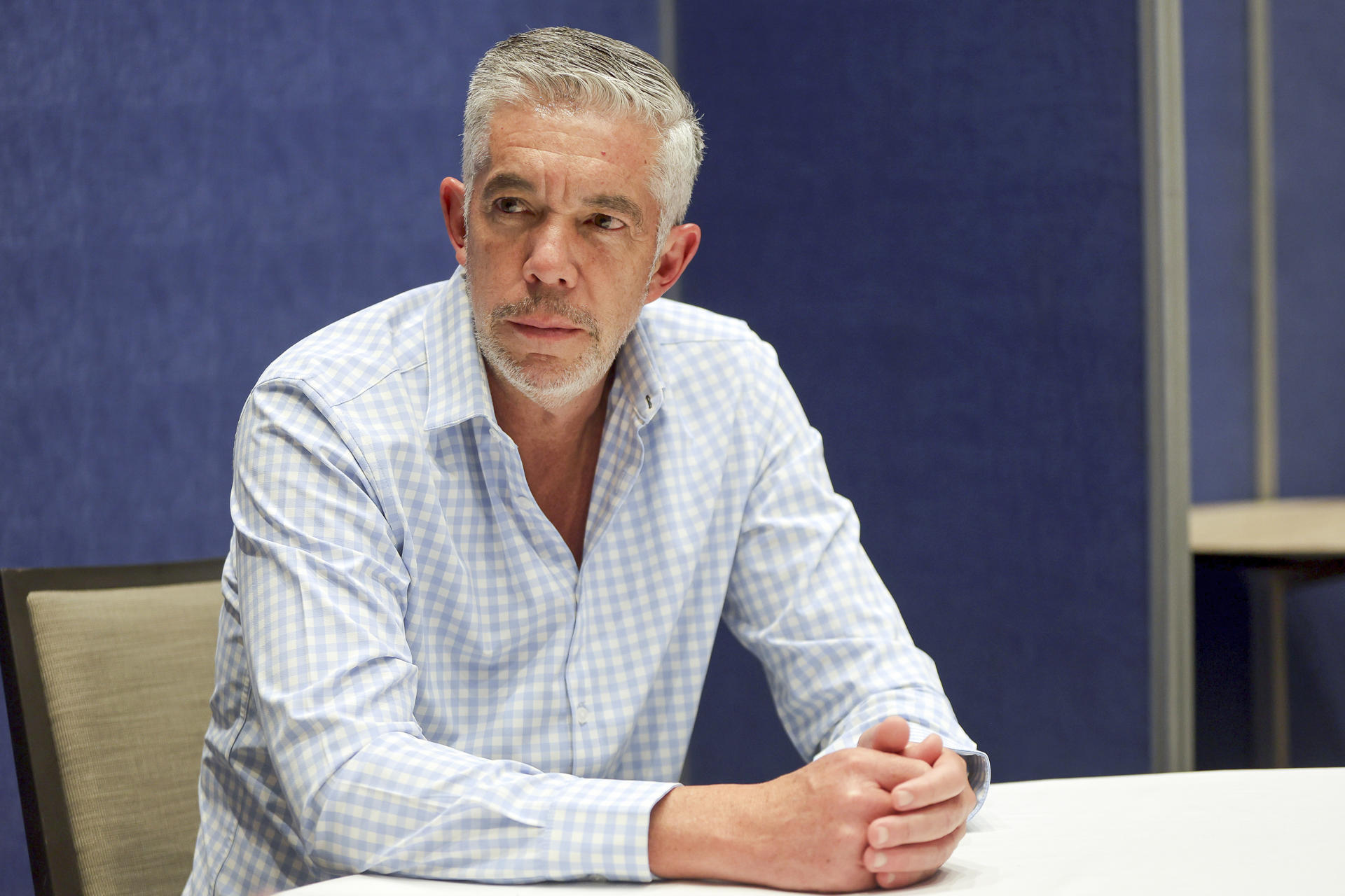 El director ejecutivo de Negocio Fiduciario de Multiva, Ricardo Rangel, habla en una entrevista con EFE este miércoles, durante el primer día de actividades de la 89 Convención Bancaria, en Cancún (México). EFE/ Alonso Cupul