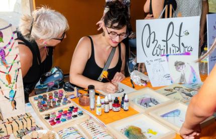 Una incubadora en Valencia impulsa a mujeres migrantes a crear sus propios medios de vida