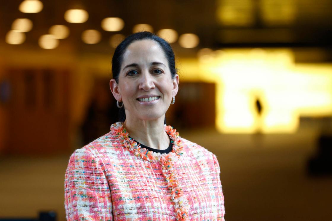 Fotografía de archivo del 1 de octubre de 2025 que muestra a la ministra de Cultura de Panamá, Maruja Herrera, posando durante una entrevista con EFE en la conferencia de la UNESCO Mondiacult en Barcelona (España). EFE/ Quique García/ ARCHIVO