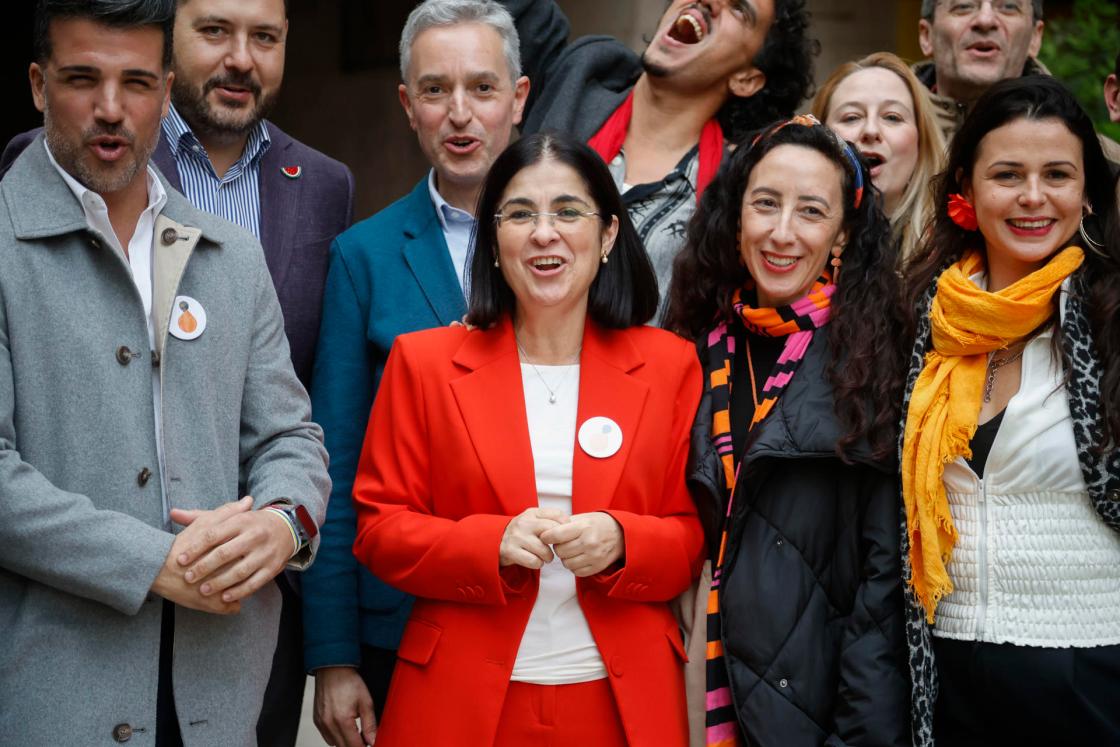 MADRID, 10/03/2026.- La alcaldesa de Las Palmas de Gran Canarias, Carolina Darias (c), junto a su equipo a su salida de la presentación de la candidatura de Las Palmas como Capital Europea de la cultura 2031, este martes en el Ministerio de Cultura, en Madrid. EFE/ David Fernández