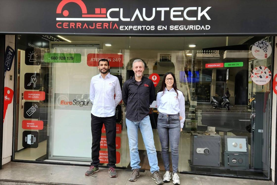 Clauteck refuerza su posición entre los cerrajeros en Barcelona con servicio 24 horas. Clauteck