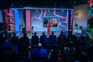 La presentadora Carlota Vizmanos habla durante el anuncio de los nominados a la XVIII edición de los Premios Platino este viernes, en Miami, Florida (Estados Unidos). EFE/ Giorgio Viera