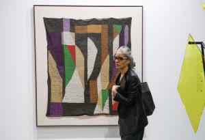 MADRID, 05/03/2026.- Vista del estand de la Galería "Proyectos Ultravioleta" de Guatemala, premiada hoy, 05 de marzo de 2026, con el premio LEXUS al mejor Stand de ARCO 2026, durante la feria de arte que se celebra en las instalaciones de Ifema, en Madrid. EFE/David Fernández