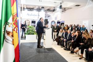 BERLÍN (ALEMANIA), 03/03/2026.- El consejero andaluz de Turismo, Arturo Bernal da un discurso durante la primera jornada de la Bolsa Internacional de Turismo (ITB) celebrada este martes en Berlín, Alemania. EFE/ Filip Singer