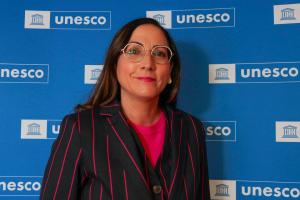 PARÍS, 25/03/2026.- La consejera de Educación del Gobierno vasco, Maria Begoña Pedrosa Lobato, llevó este miércoles a la sede de la Unesco de París la experiencia de su departamento en la educación inclusiva, que le ha llevado a reducir las tasas de abandono escolar. Lo hizo en el marco de la presentación del Informe de seguimiento de la educación en el mundo 2026 de la Unesco (GEM, por sus siglas en inglés), considerado la referencia mundial sobre el estado de la educación, a la que el País Vasco fue invitado a formar parte del Consejo Asesor. EFE/ Edgar Sapiña