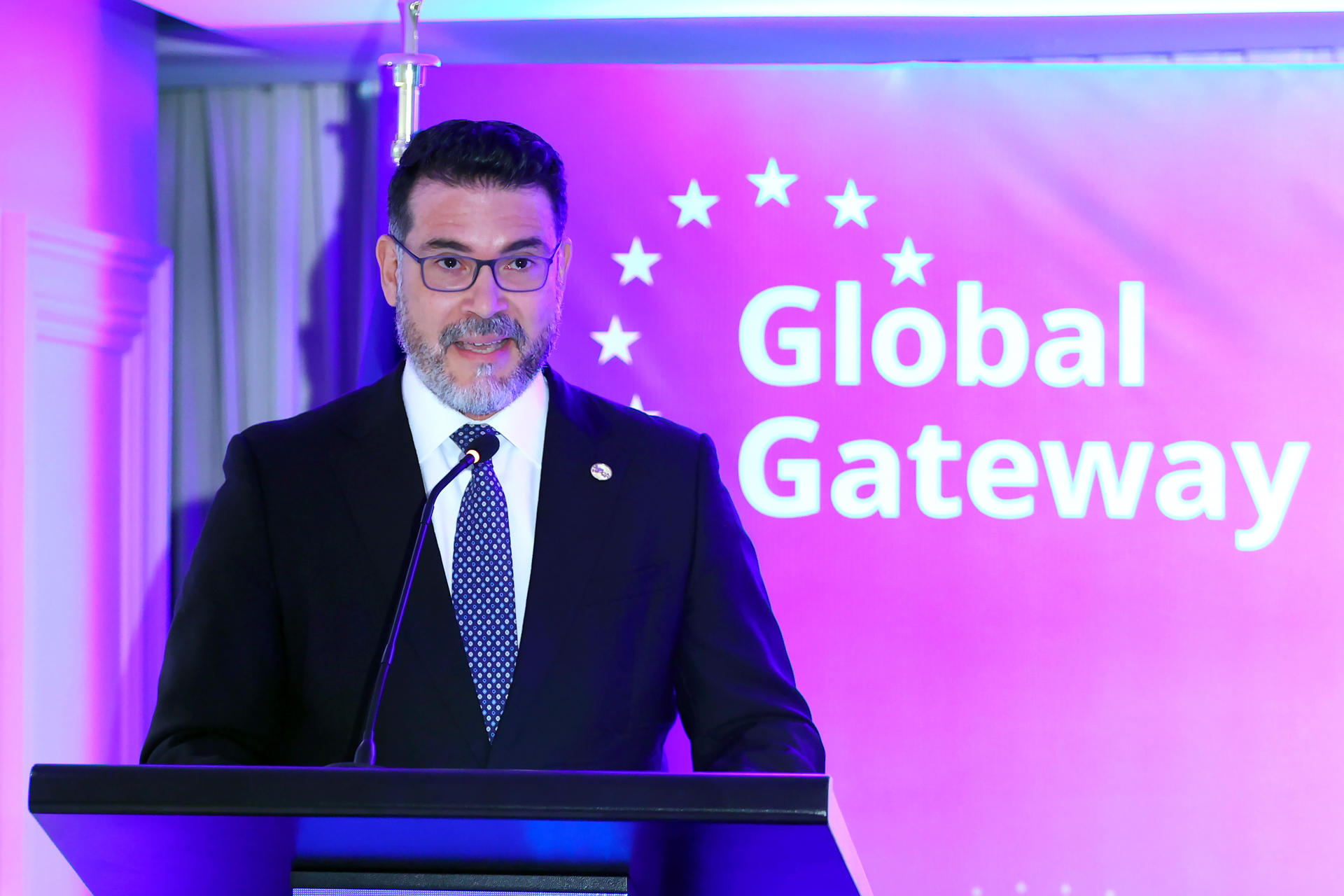 El director ejecutivo de la Secretaría de Integración Económica de Centroamérica (SIECA), Mario Salazar, habla durante el 'Foro UE–CA 2026: comercio, conectividad e inversión sostenible' en Ciudad de Panamá (Panamá). EFE/ Carlos Lemos