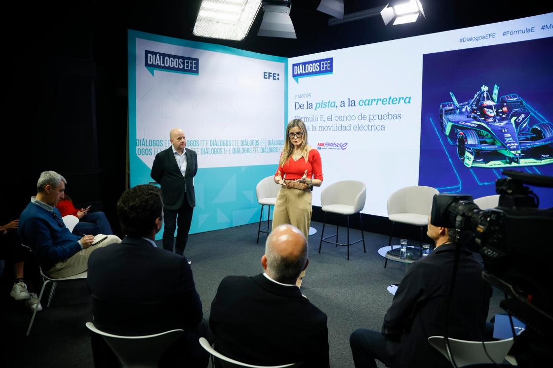 MADRID, 12/03/2026.- La concejala del Área de Deportes del Ayuntamiento de Madrid, Sonia Cea, durante su participación en el foro Diálogos EFE 'Movilidad sostenible y Fórmula E' en la sede de la agencia de noticias en Madrid.  EFE/ David Fernández